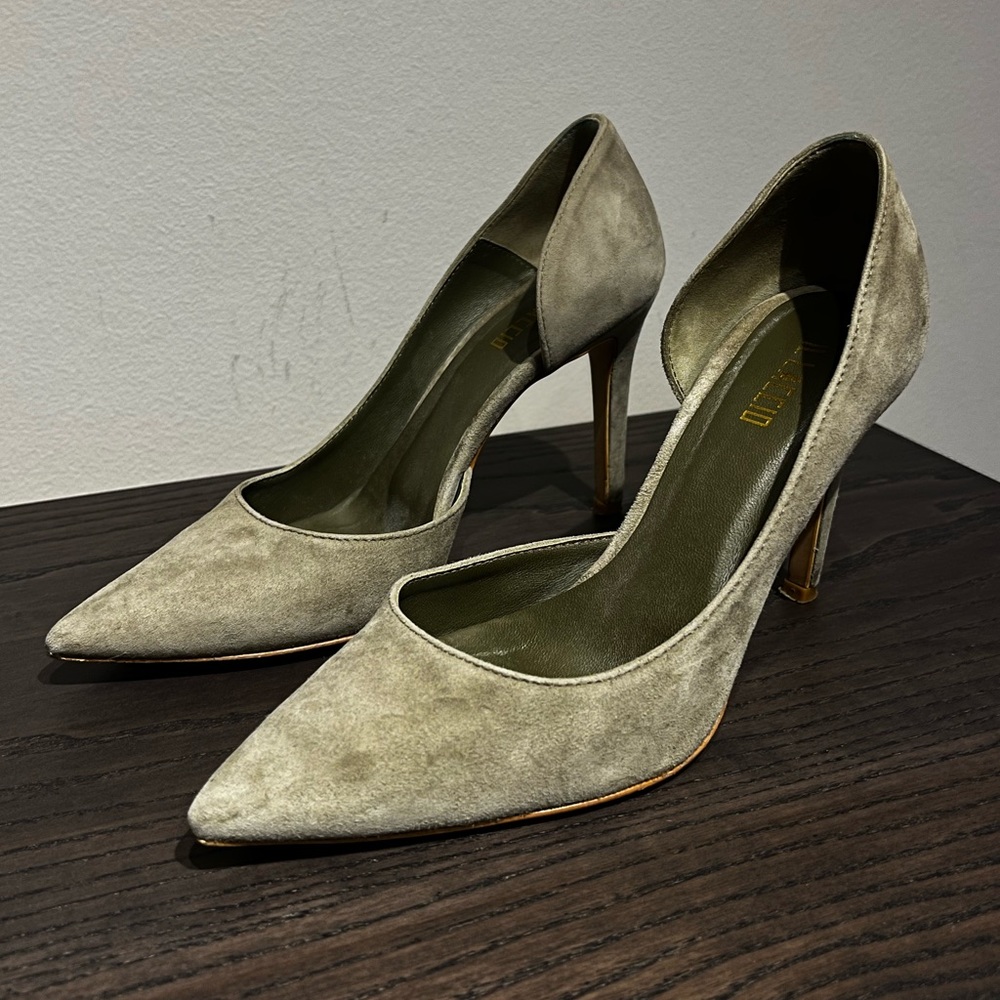 ILLACCIO | Sage Green Pumps | Size 37